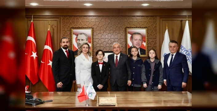 Başkan Güler, koltuğunu 6’ncı sınıf öğrencisi Dağhan Öztürk’e devretti