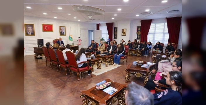 Başkan Kurnaz, Diyarbakırlı öğrencileri 23 Nisan'da ağırladı