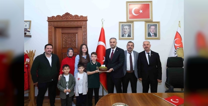 Başkan Toptaş, 23 Nisan'da koltuğunu minik Halil'e devretti