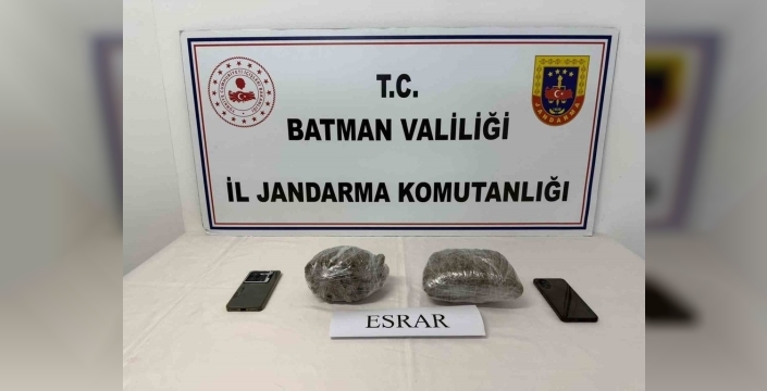 Batman'da uyuşturucu kuryesine darbe: 1 kilo esrarla yakalandı, tutuklandı