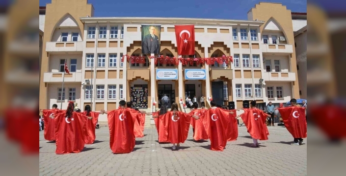 Besni'de 23 Nisan ruhu yeniden canlandı: Çocukların coşkusu görülmeye değerdi