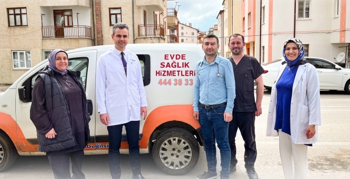 Beyşehir’de sağlık ekiplerinden anlamlı ziyaret: Taburcu hastalar evlerinde yalnız bırakılmıyor