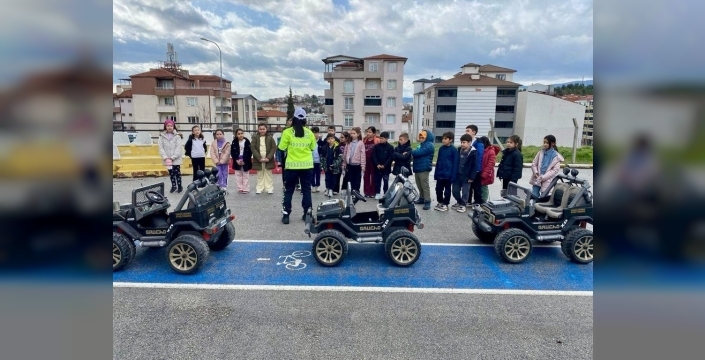 Bilecik'te öğrencilere uygulamalı trafik eğitimi verildi