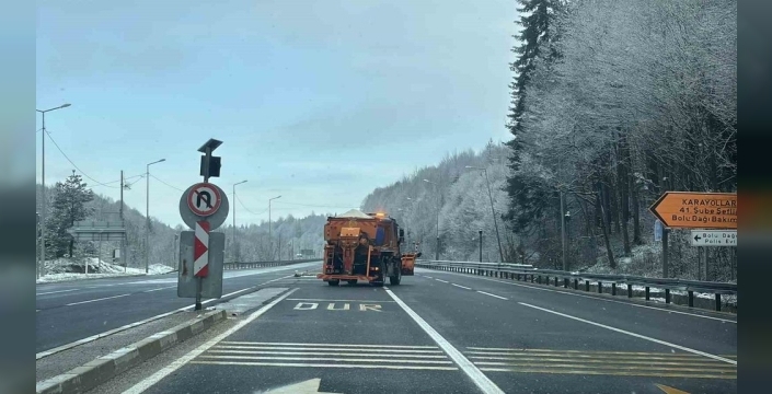 Bolu Dağı'nda kar yağışı manzarası beyaza dönüştü