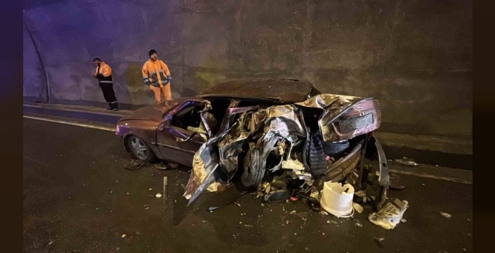 Bolu Dağı Tüneli'nde korkunç kaza: Otomobil tırla çarpıştı, 5 yaralı!