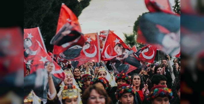 Didim'de bayram coşkusu coşkuya, coşku konserle taştı
