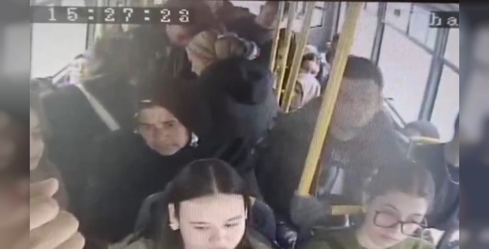 Dolmuş şoförünün seri müdahalesiyle hayat kurtuldu: Fenalaşan yolcu hastaneye apar topar yetiştirildi