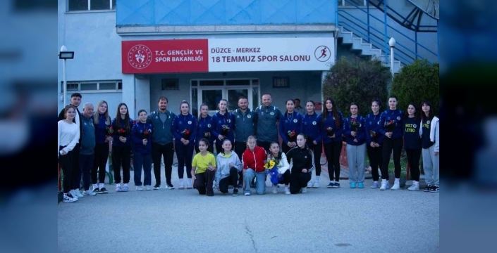 Düzce 1907 Spor Kulübü kadın voleybol takımı 2. Lig'e yükseldi