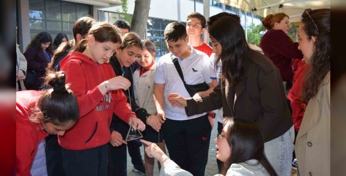 Ege Üniversitesi'nde bilim ve çocuk bayramı coşkusu