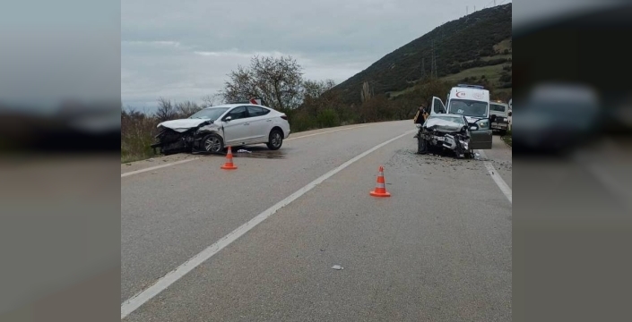Eğirdir'de zincirleme trafik kazasında 3 kişi yaralandı