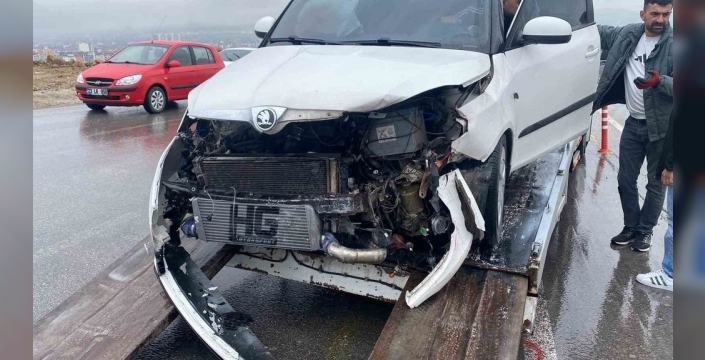 Elazığ'da trafikte şok kaza: 3 yaralı!