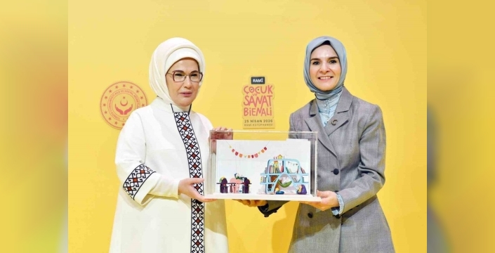 Emine Erdoğan: Aileler çocuklarını Türk edebiyatına yönlendirmeli