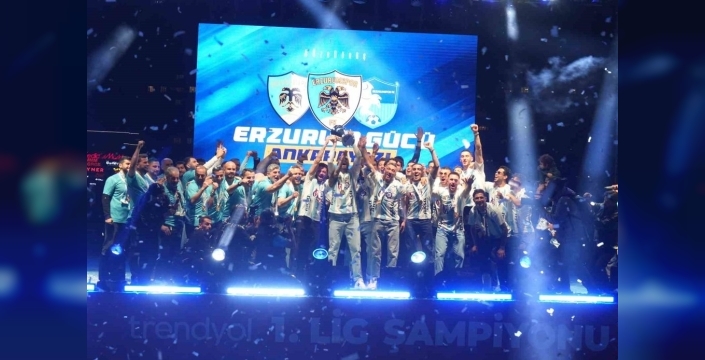 Erzurumspor FK, Süper Lig'e muhteşem bir kutlamayla veda etti: Şampiyonluk kupası havaya!