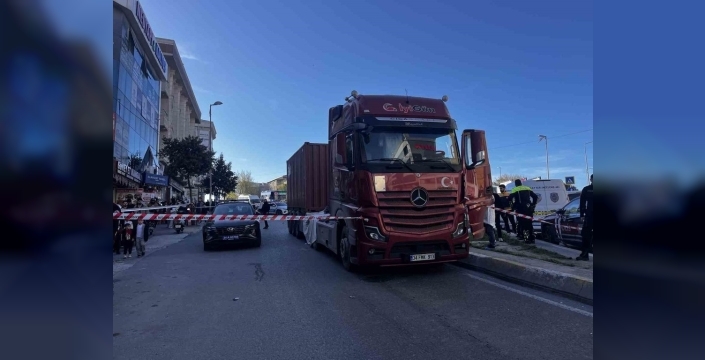 Esenyurt'ta yürek burkan kaza: Tırın altında kalan kadın feci şekilde can verdi