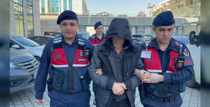 Evinde Uyuşturucu Cephaneliği Saklayan Şüpheli Yakalandı: Kokain, Hap ve Esrar Ele Geçti
