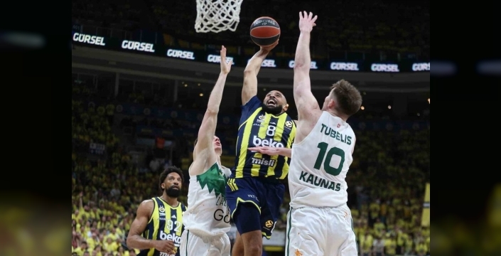 Fenerbahçe, Euroleague play-off serisinde Zalgiris'i geçerek 1-0 öne geçti