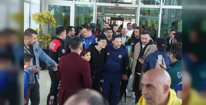Fenerbahçe, Konyaspor deplasmanına ayak bastı: Kadro detayı şaşırttı