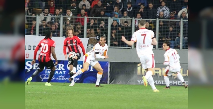 Galatasaray, Gençlerbirliği'ni devirdi: İlk yarı 2-0