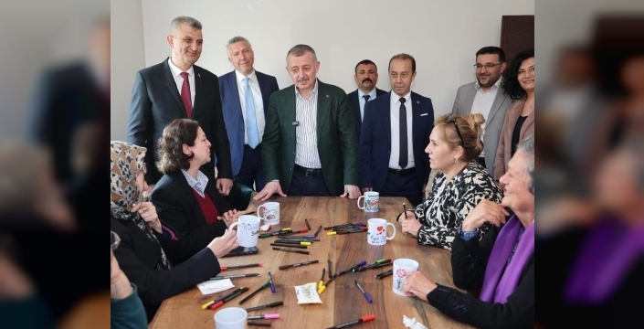 Gölcük’te Saygınlar Kulübü açıldı: Yaşlılar için yeni bir sosyal yaşam alanı