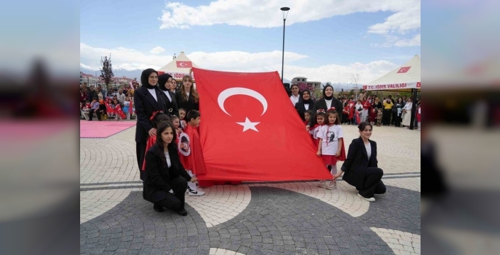 Iğdır'da 23 Nisan ruhu, özel çocuklardan yürekleri ısıtan performansla taçlandı
