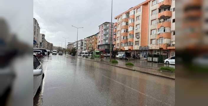Iğdır'da 5 dakikalık yağmur kabusu: Şehir sular altında kaldı!