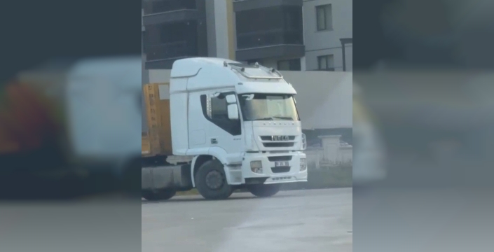 İkiz plakalı tır, dikkatiyle suçluyu yakalayan vatandaş sayesinde ele geçirildi