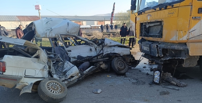 Ilgın’da feci kaza: TIR ile otomobil çarpıştı, genç sürücü hayatını kaybetti
