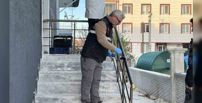 İnşaat halindeki apartmana korkunç baskın: Kapıları kırıp takılmamış bataryaları çaldılar!