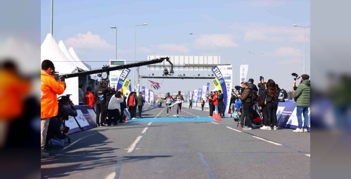 İstanbul'da nefes kesen yarı maraton: Kenyalılar zirvede, Türk atletlerden tarihi başarı