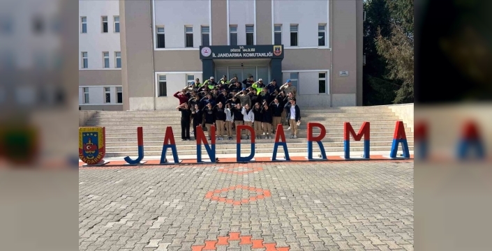 Jandarmadan 'huzur ve güven' dokunuşu: Kadınlar ve öğrenciler mercek altında
