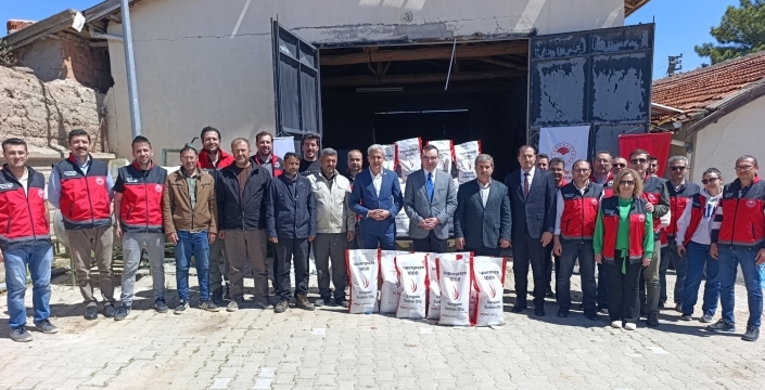 Kadınhanı’nda çiftçilere %75 hibeli sorgum sudan otu tohumu desteği