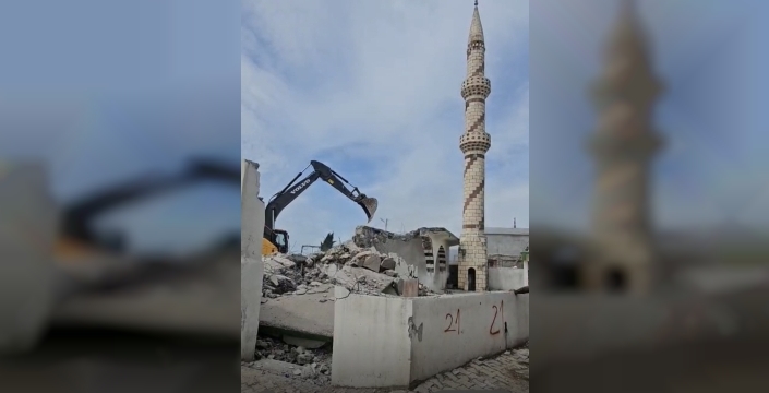 Kahramanmaraş depremlerinde hasar gören cami yıkıldı