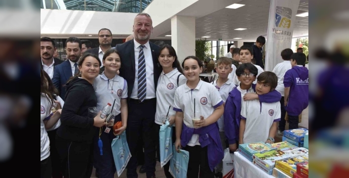 Karacabey, 11 gün sürecek kitap dolu bir şölene hazırlanıyor: Yazarlar ve binlerce kitap okurlarla buluşacak