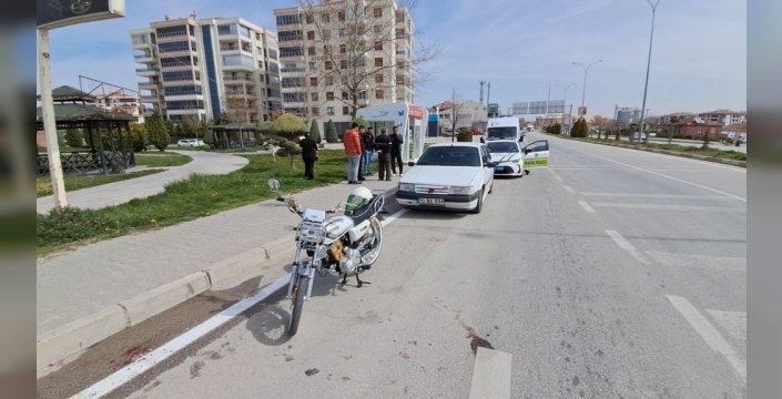 Karaman'da korkunç kaza: Motosiklet park halindeki otomobile böyle çarptı!