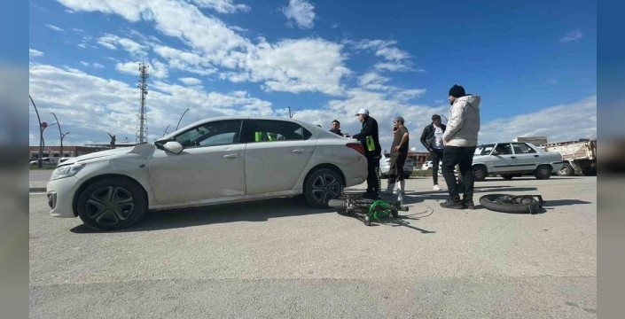 Karaman'da şok kaza: Elektrikli bisiklet ikiye bölündü, genç sürücü yaralandı