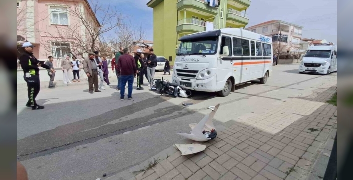 Karaman'da şok kaza: Minibüs elektrikli bisikleti altına aldı, 2 çocuk ağır yaralı