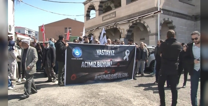 Kars, Kahramanmaraş'taki okul saldırısının acısını gıyabi cenaze namazı ve anlamlı yürüyüşle paylaştı