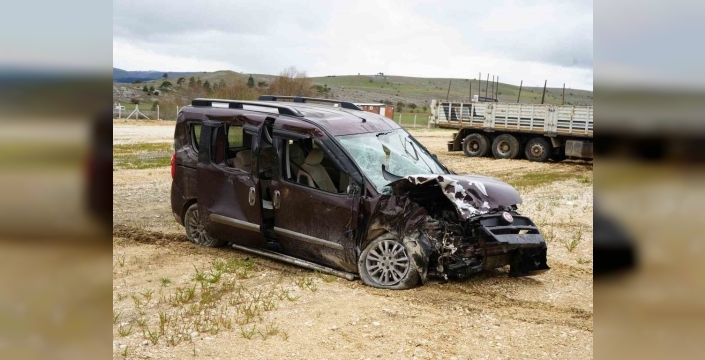 Kastamonu'da traktör ile hafif ticari araç çarpıştı: 5 yaralı