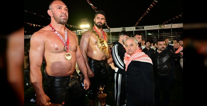 Kepez’in başpehlivanı Enes Doğan, altın kemeri kazandı