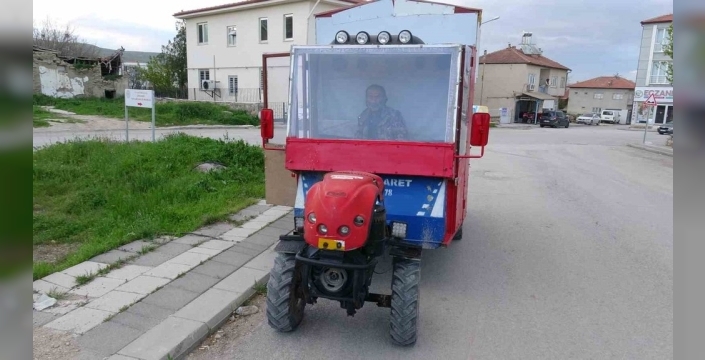 Kiralık ev bulamayan adamın ilginç çözümü: Tarım aracını karavana çevirdi