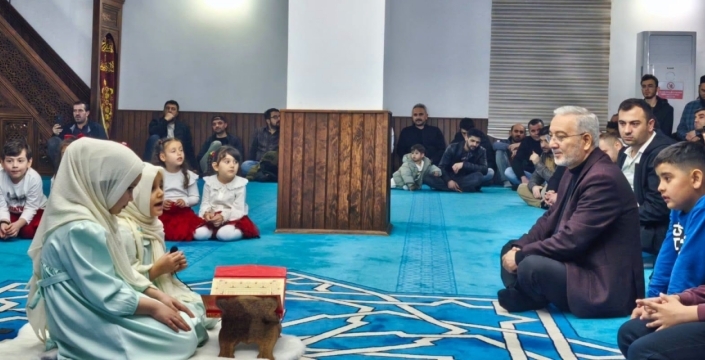 Konya’da Baba Okulu seminerleri sürüyor: Ailelere yönelik eğitimler yoğun ilgi görüyor