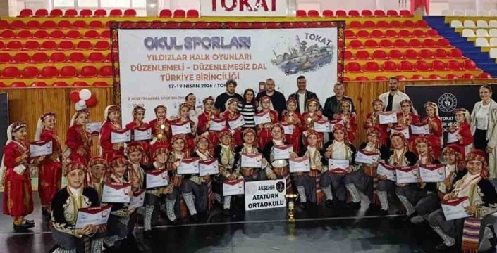 Konyalı gençler halk oyunlarında Türkiye şampiyonluğu getirdi