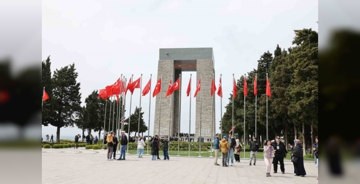 Küçükçekmece Belediyesi, emekli çiftleri Çanakkale’ye götürdü