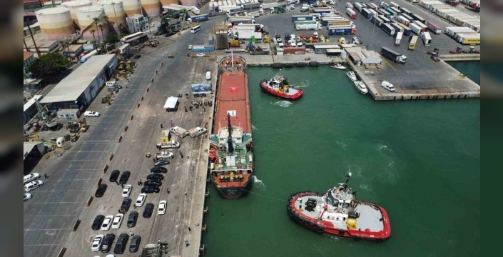 Lübnan'a umut taşıyan yardım gemisi Mersin'den dualarla uğurlandı
