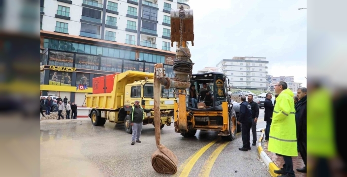 Mardin'de sağanak ve dolu felaketi: Belediyeden anında müdahale!