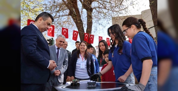 Minik mucitlerin geleceğe ışık tutan projeleri sergilendi