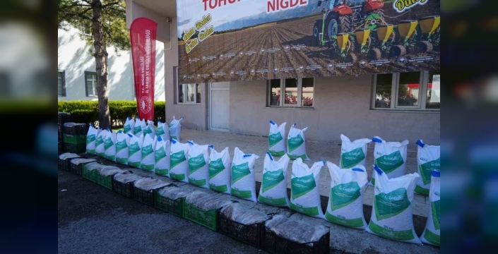 Niğde'de 522 çiftçiye umut veren destek: Tohumlar ve çilek fideleri toprakla buluşuyor