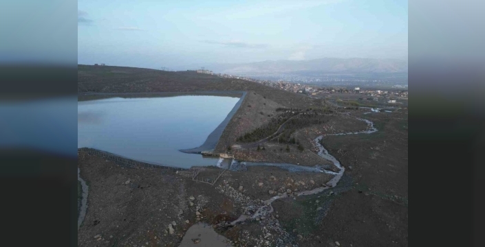 Niğde'de doğa canlandı: Sağanak ve eriyen karlar taşkınlara yol açtı, ekipler seferber oldu