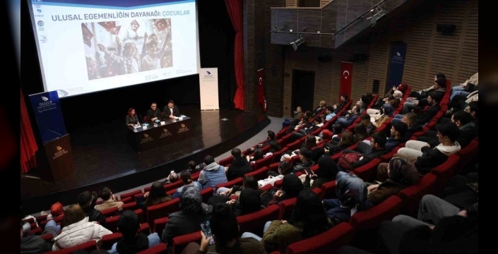 Osmanlı'dan Cumhuriyet'e çocukların izinde bir panel