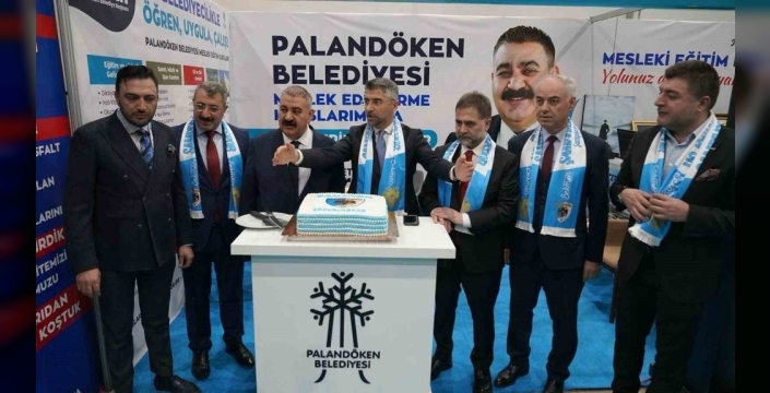Palandöken Belediyesi'nden kariyer fuarında şampiyonluk pastası